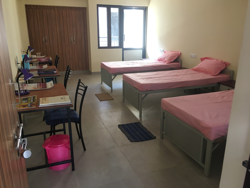girls-hostel-room